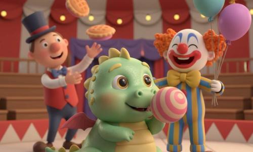 A small round chubby baby dragon with shiny pale green scales, big hazel eyes and tiny pink wings smiles in the foreground while gently blowing up a colorful balloon; behind it slightly to the right a joyful clown with a bright red nose, curly orange hair and a blue-and-yellow striped costume laughs while holding a bunch of balloons, and to the left in the background an amused juggler in a top hat and red vest tries to catch falling pies; the scene is set inside a red-and-white striped circus tent with flashing yellow lights, a purple round rug and small wooden bleachers, conveying a warm, festive atmosphere with bright colors, smooth rounded textures and friendly expressions centered on the dragon helping at the circus.